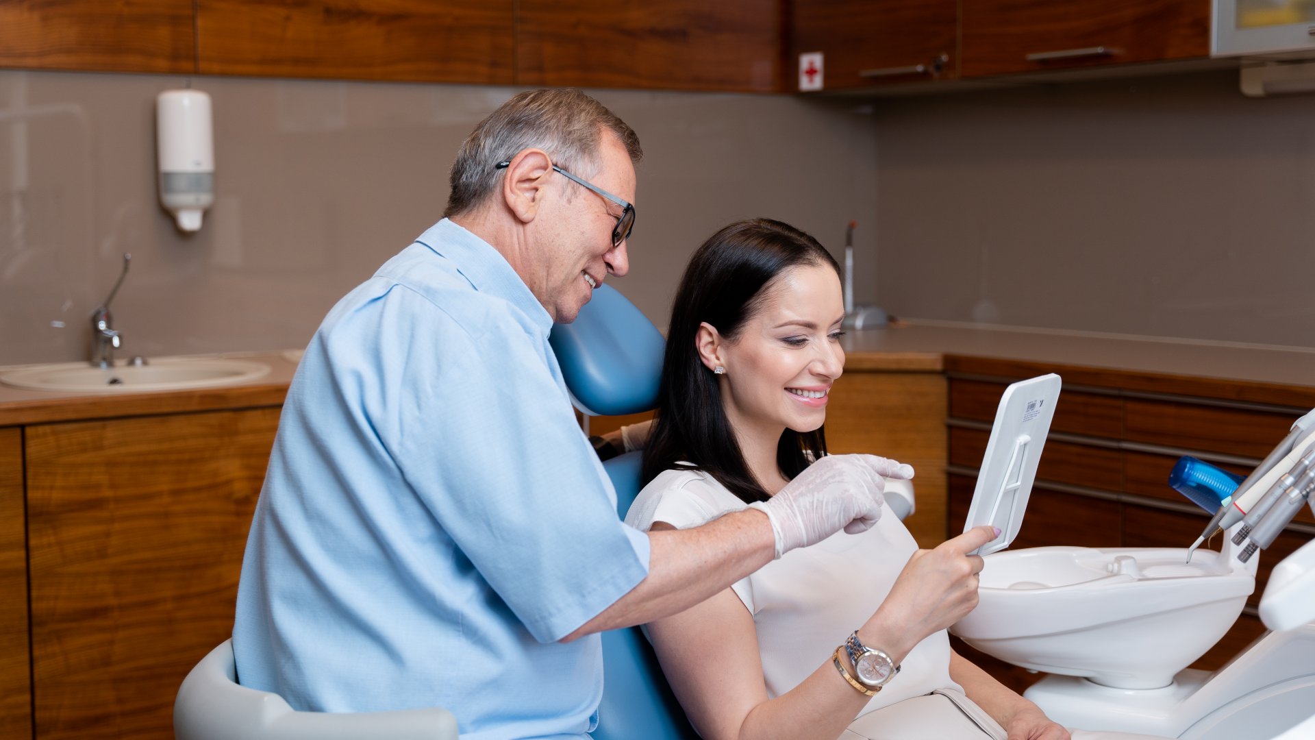 Zahnimplantate in Ungarn | KG Dental Zahnmedizin Zahnimplantate in Ungarn | KG Dental Zahnmedizin und Implantat-Zentrum