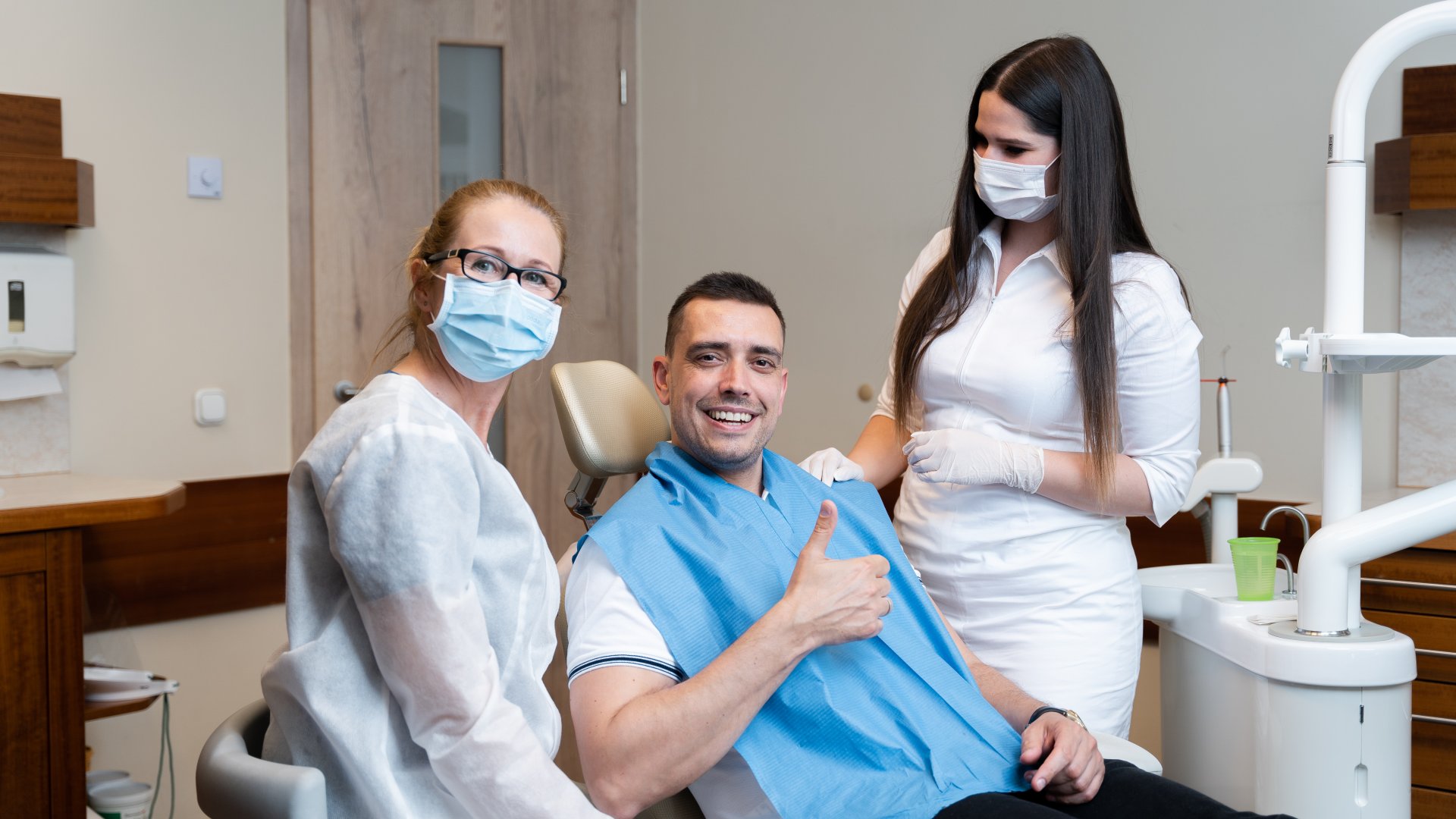 Einsetzen von Zahnimplantaten: Verlauf des Verfahrens und Details | KG Dental