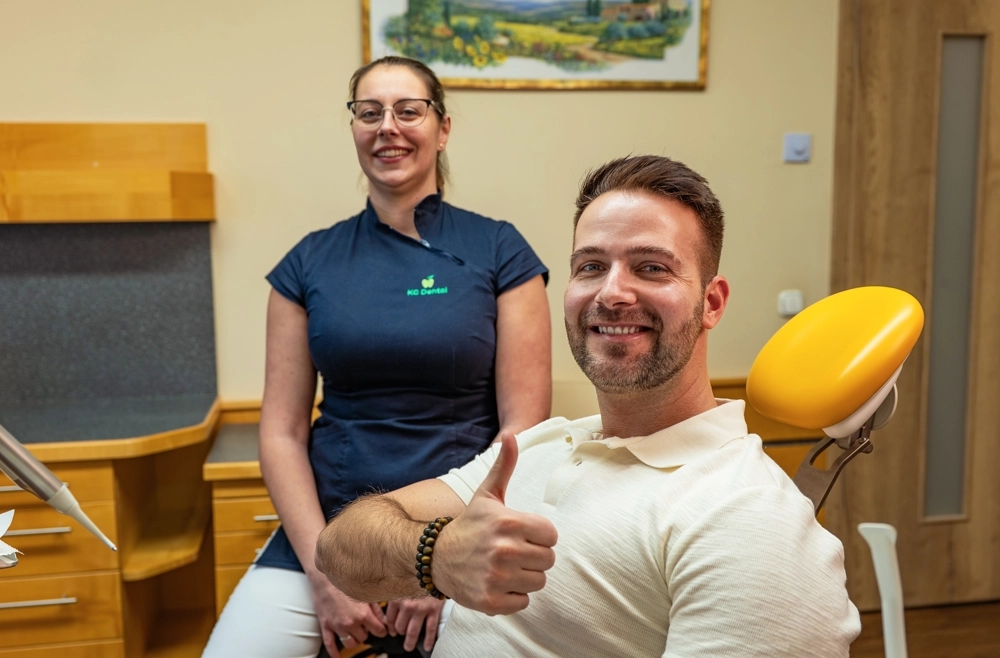 Elégedett páciens a KG Dental fogászati rendelőben
