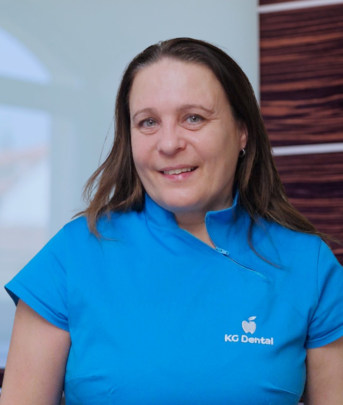 Tihanyiné Krisztina, asszisztens a KG Dental rendelőben,